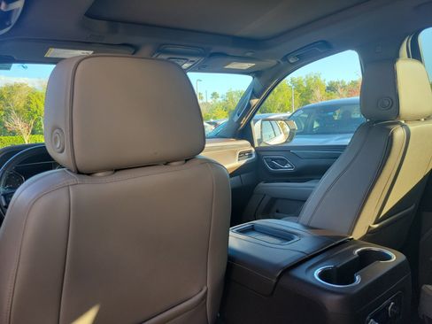 Used 2021 GMC Yukon SLT w/ SLT Premium Package image 19