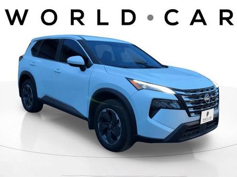 Certified 2025 Nissan Rogue SV image 1