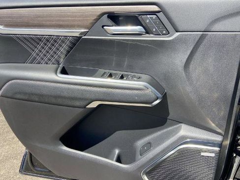 New 2025 GMC Acadia Denali w/ LPO, Floor Liner Package AWD/4WD image 19