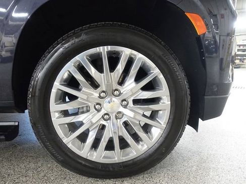 Used 2024 Chevrolet Tahoe High Country w/ Advanced Technology Package AWD/4WD image 35