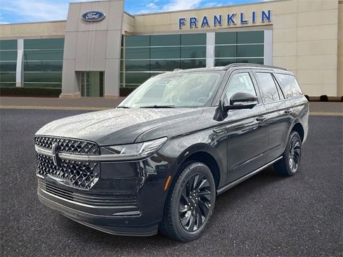 New 2025 Lincoln Navigator Reserve w/ Jet Appearance Package image 3