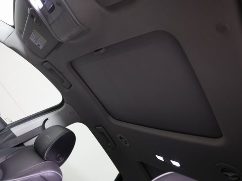 Used 2021 Buick Enclave Avenir w/ Avenir Technology Package image 4