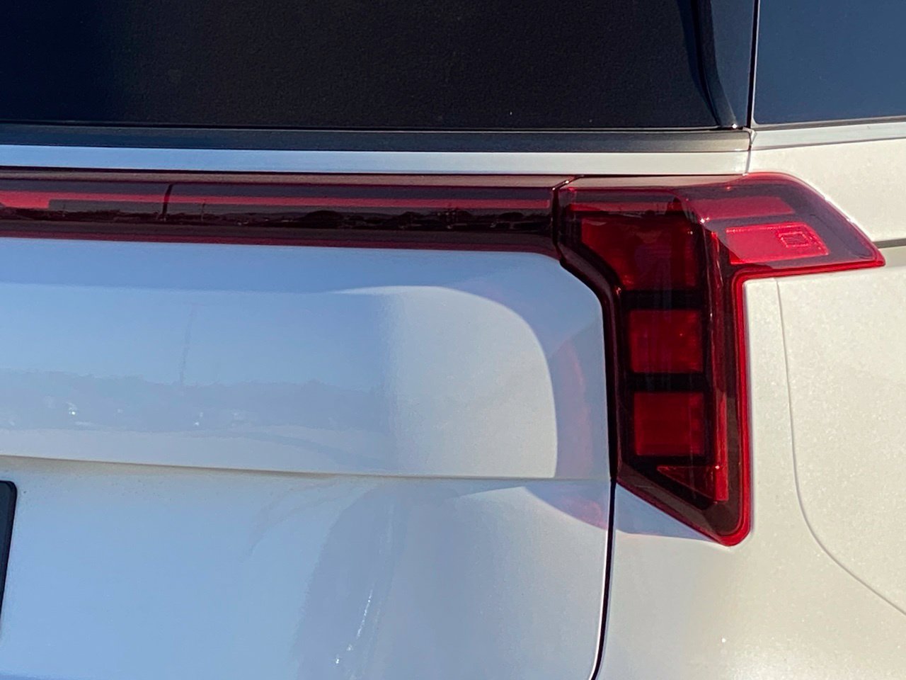 New 2027 Kia Carnival EX FWD image 4