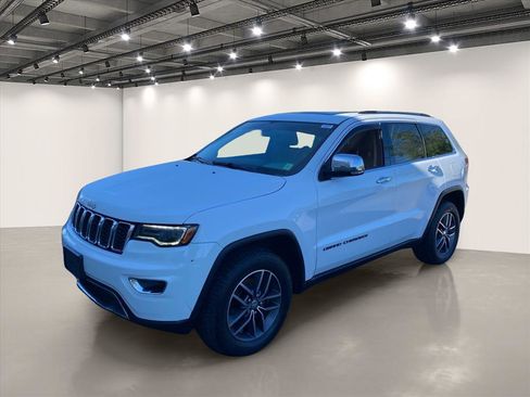 Used 2017 Jeep Grand Cherokee Limited w/ Luxury Group II AWD/4WD image 3