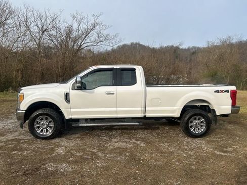 Used 2017 Ford F250 Lariat w/ Chrome Package image 4