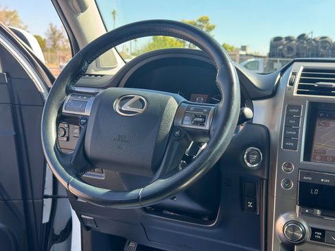 Used 2017 Lexus GX 460 image 21