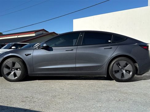 Used 2022 Tesla Model 3 . image 7