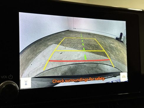 Used 2024 Toyota RAV4 XLE FWD image 15