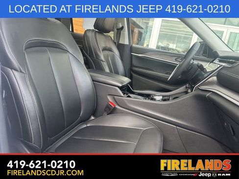 Used 2023 Jeep Grand Cherokee Limited image 15