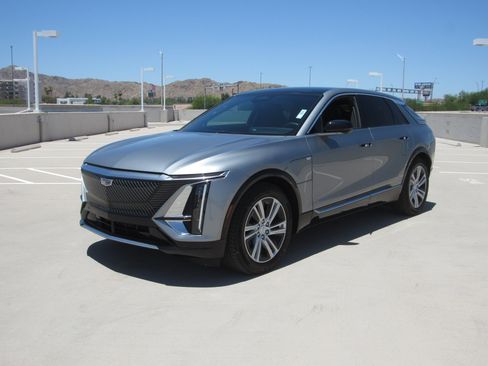 Used 2024 Cadillac Lyriq Tech RWD image 1