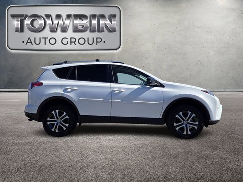 Used 2016 Toyota RAV4 LE image 3