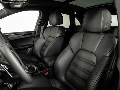 New 2026 Porsche Macan AWD/4WD image 5