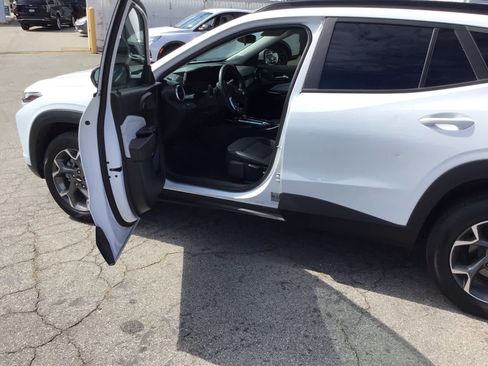 Used 2024 Chevrolet Trax LT w/ Driver Confidence Package FWD image 5