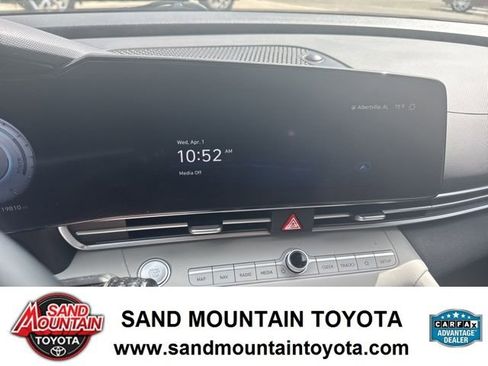 Used 2023 Hyundai Elantra Limited FWD image 23