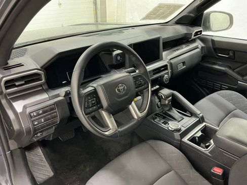 Used 2025 Toyota Tacoma SR5 w/ SR5 Upgrade Package AWD/4WD image 10