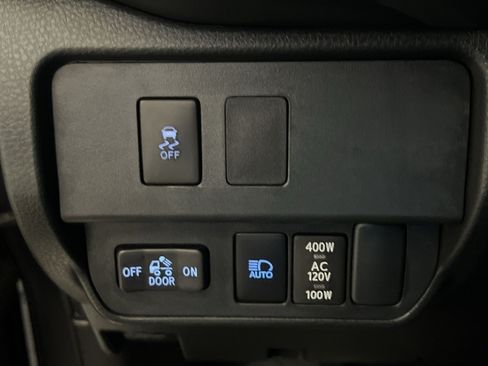 Used 2023 Toyota Tacoma TRD Sport AWD/4WD image 36