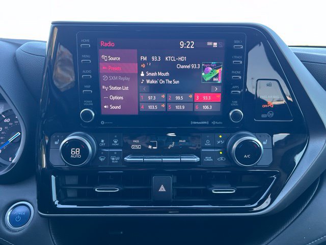 Used 2021 Toyota Highlander XLE AWD/4WD image 18