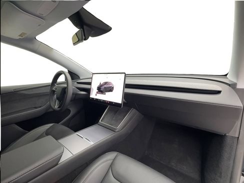 Used 2026 Tesla Model Y AWD image 26