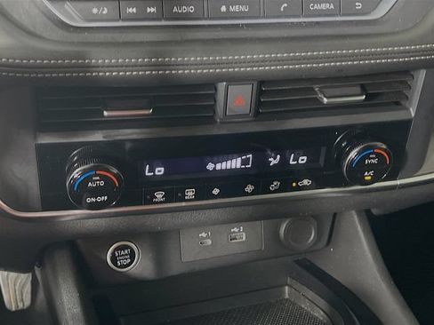 Used 2023 Nissan Rogue SV FWD image 16