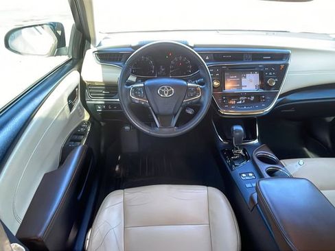 Used 2017 Toyota Avalon XLE Premium image 19