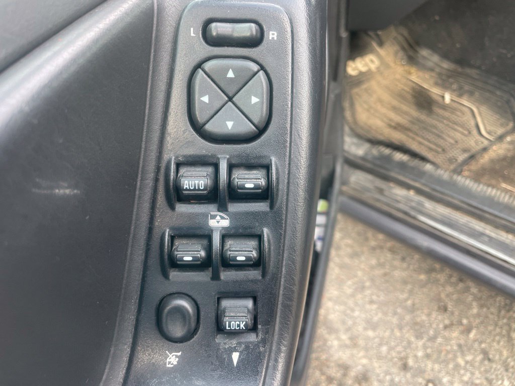Used 2004 Jeep Grand Cherokee Laredo w/ Convenience Group AWD/4WD image 11