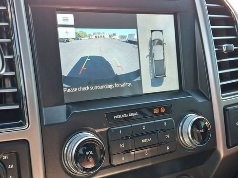 Used 2021 Ford F250 Platinum w/ FX4 Off-Road Package AWD/4WD image 4