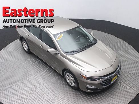 Used 2022 Chevrolet Malibu LS w/ Driver Confidence Package II FWD image 3