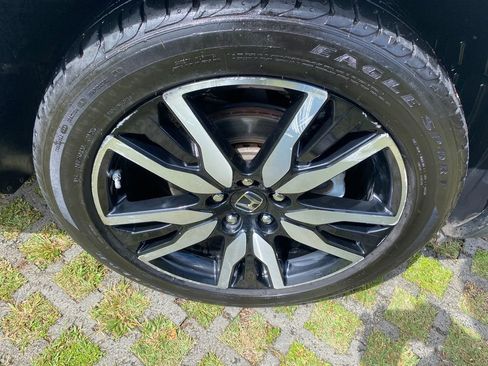 Used 2019 Honda Pilot Touring image 9
