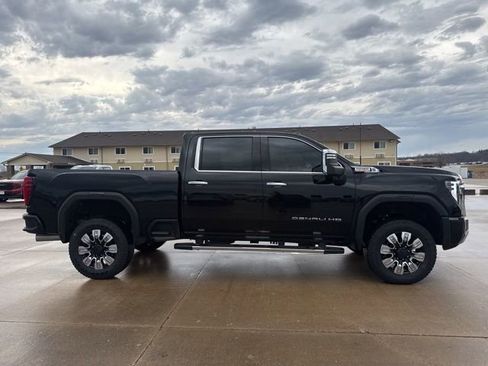 Used 2024 GMC Sierra 2500 Denali w/ Denali Reserve Package image 2