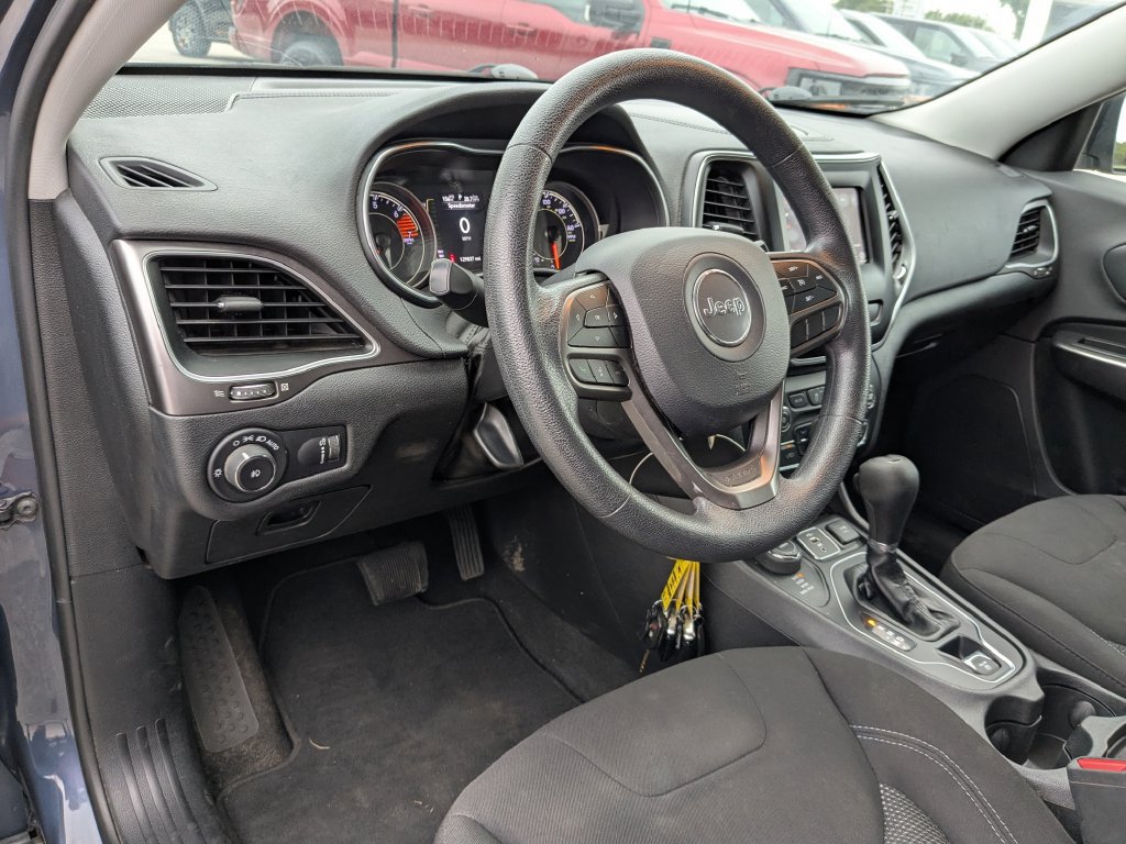 Used 2019 Jeep Cherokee Latitude w/ Popular Appearance Group AWD/4WD image 10