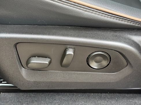 Used 2023 GMC Canyon Denali w/ Denali Black Edition image 14