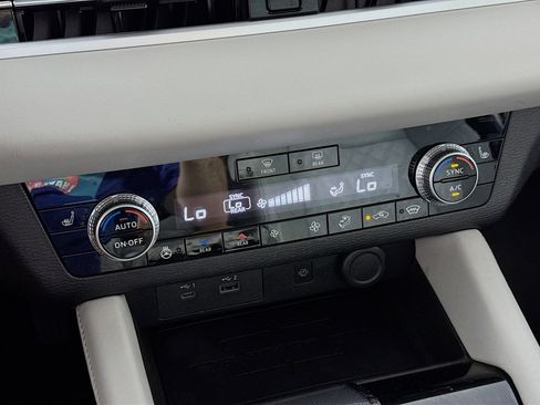 Used 2023 Mitsubishi Outlander SEL AWD/4WD image 19
