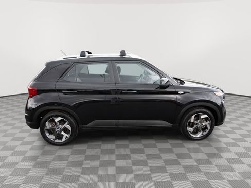 Used 2023 Hyundai Venue SEL FWD image 4