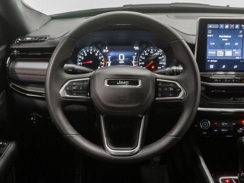 Used 2025 Jeep Compass Trailhawk AWD/4WD image 13