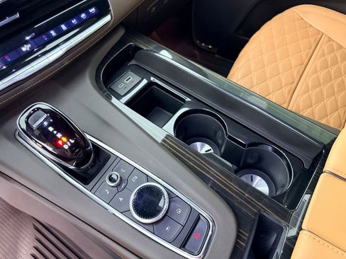 Used 2023 Cadillac Escalade ESV Sport w/ LPO, ONYX Package AWD/4WD image 16