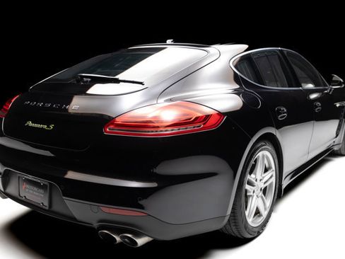 Used 2016 Porsche Panamera S image 23
