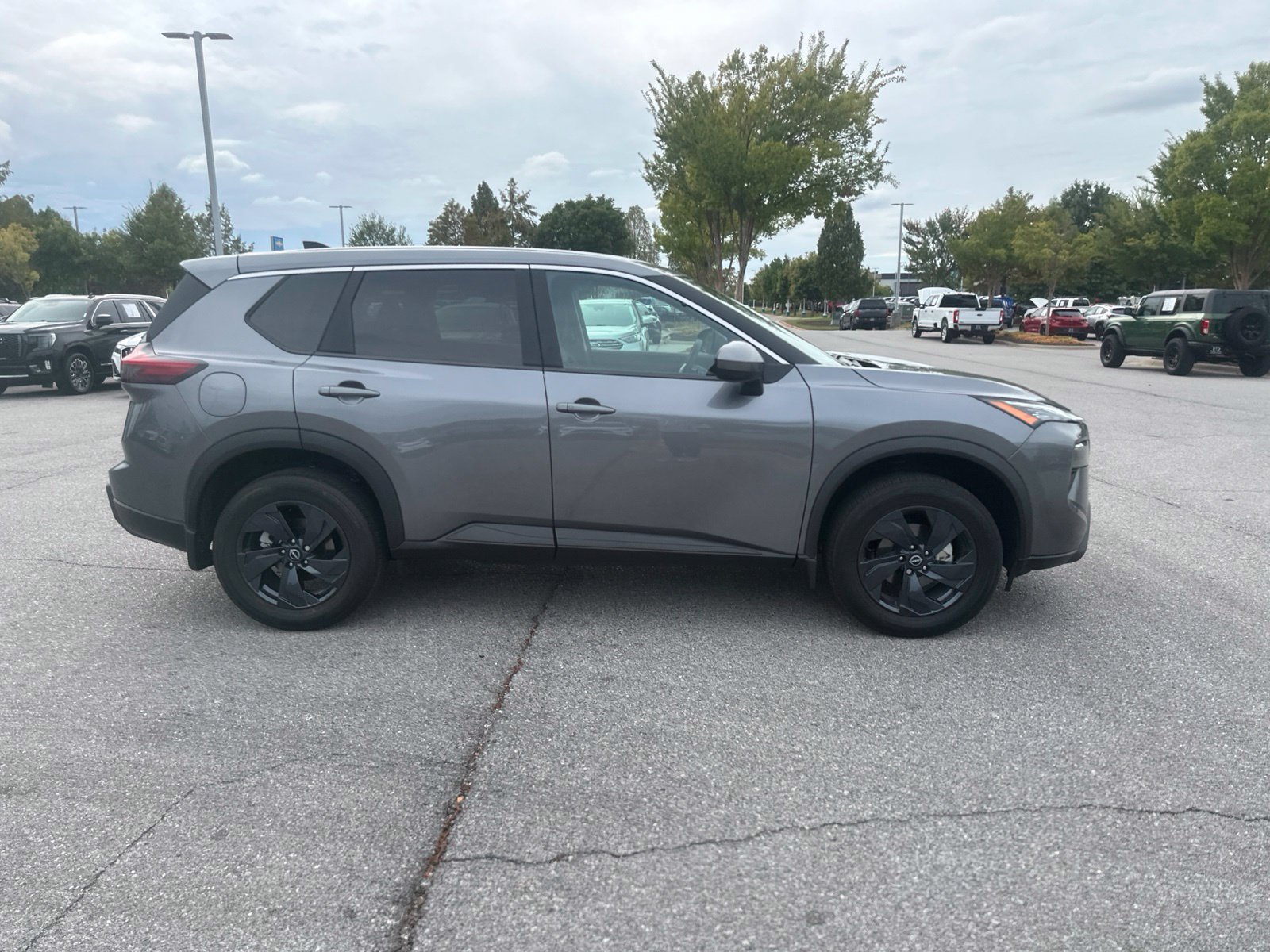 Used 2026 Nissan Rogue SV FWD image 4