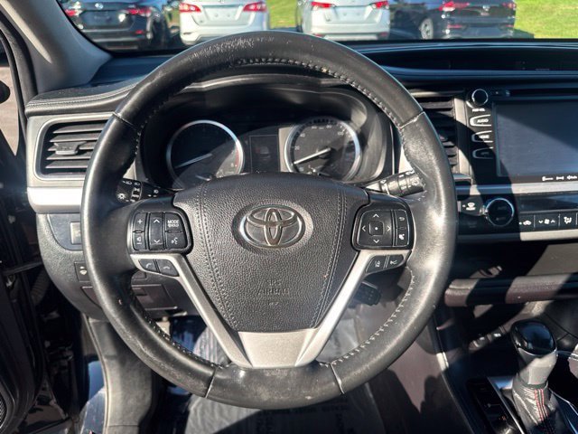 Used 2019 Toyota Highlander SE AWD/4WD image 22