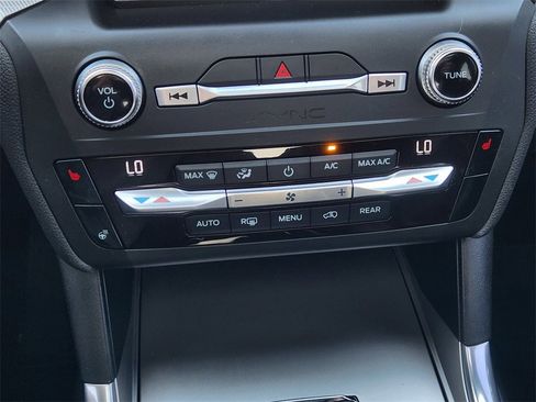 Used 2020 Ford Explorer XLT w/ Equipment Group 202A image 16