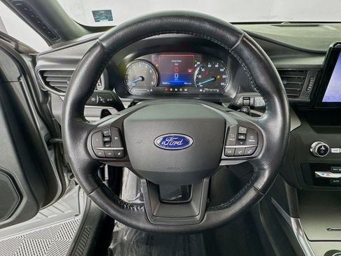 Used 2020 Ford Explorer XLT w/ Equipment Group 202A AWD/4WD image 13