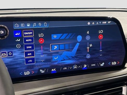New 2026 Chevrolet Traverse LT w/ Sun and Wheel Package AWD/4WD image 19