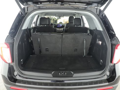 Certified 2024 Ford Explorer XLT w/ Equipment Group 202A image 5