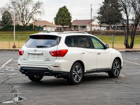 Used 2018 Nissan Pathfinder Platinum image 5