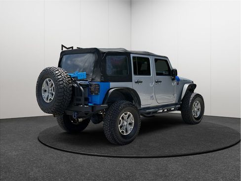 Used 2015 Jeep Wrangler Unlimited Rubicon w/ Connectivity Group AWD/4WD image 9