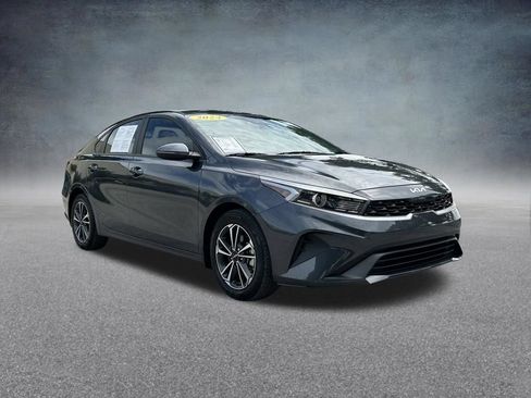 Used 2024 Kia Forte LXS w/ LXS Technology Package FWD image 3