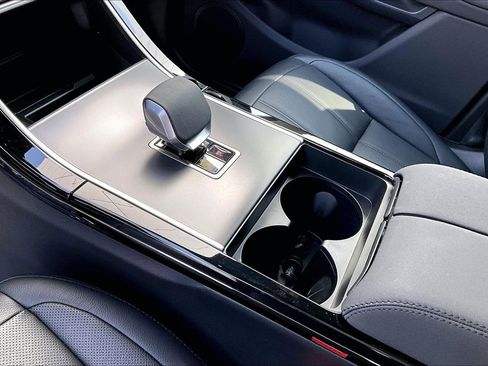 Used 2025 Land Rover Range Rover Evoque Dynamic SE image 17