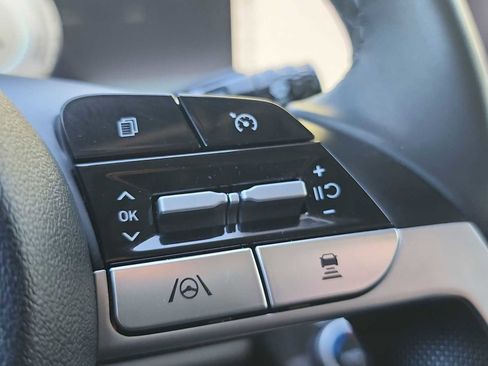 Used 2023 Hyundai Elantra Limited image 29