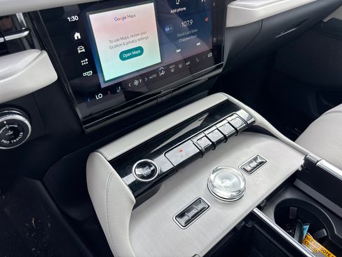 New 2026 Lincoln Navigator Reserve w/ Jet Appearance Package AWD/4WD image 22