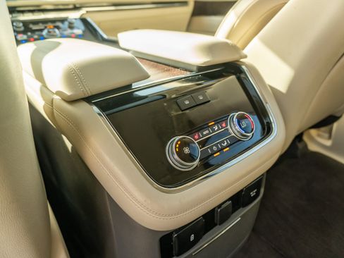Used 2018 Lincoln Navigator Reserve AWD/4WD image 17