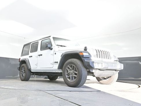 Used 2025 Jeep Wrangler Sport S image 26